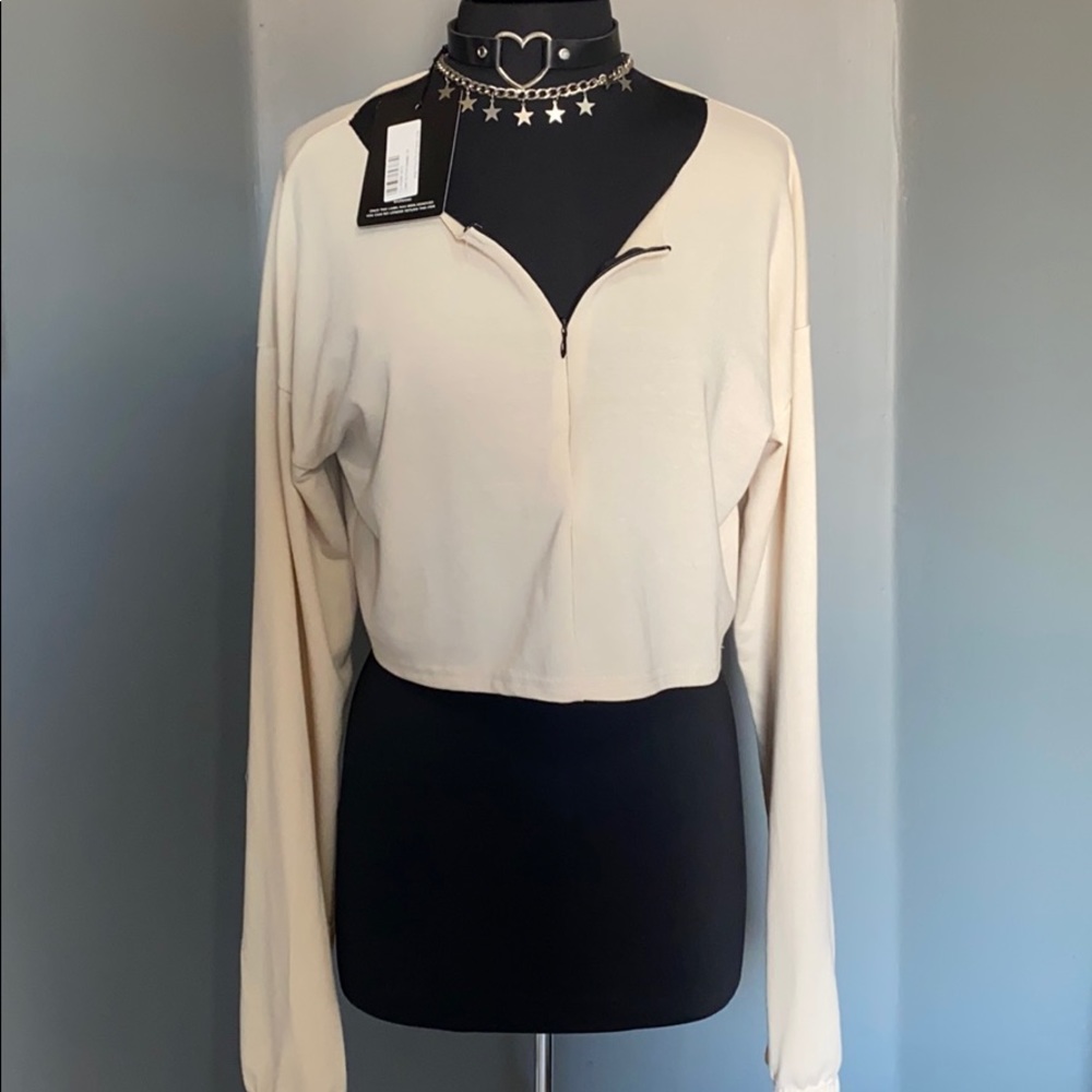 PRETTYLITTLETHING CREAM ZIP UP CROP SWEATER✨
